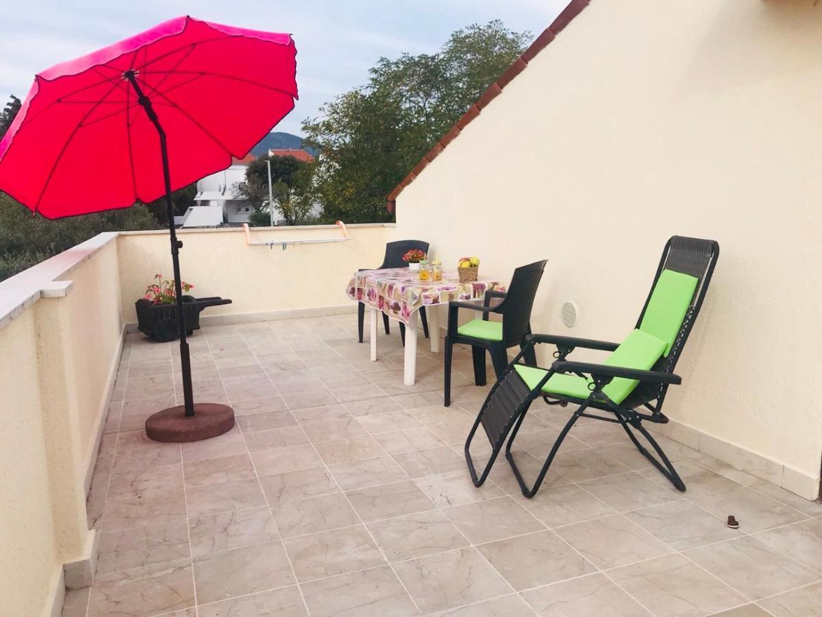 Apartmani Luiza Cres Exterior photo