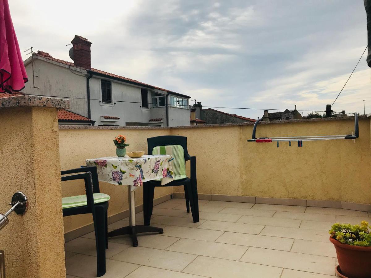 Apartmani Luiza Cres Exterior photo